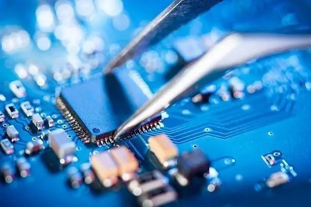 市場預(yù)估Q4內(nèi)存DRAM降價15％左右，DDR5價格更接近DDR4