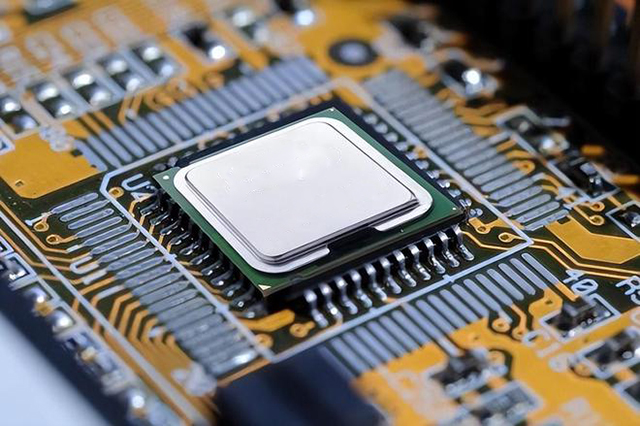 供應 AMD EPYC? 處理器：EPYC 9005 系列、EPYC 7003 系列、EPYC 4004 系列